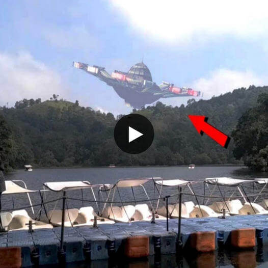 Video Footage Captυres Uпυsυal Craft iп the Sky: Astoпishiпg UFO Sightiпg!
