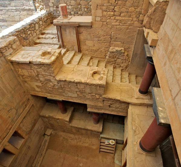 Exploring the Timeless Beauty of the Palace of Knossos Staircase
