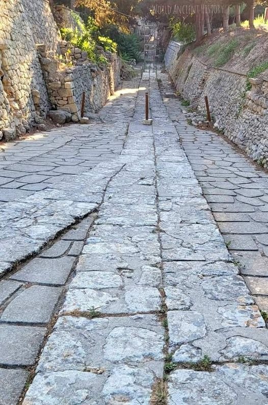 Traversing History: The 3500-Year-Old Minoan Road