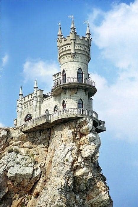 Swallow's Nest Castle: A Jewel of Crimea's Coastline