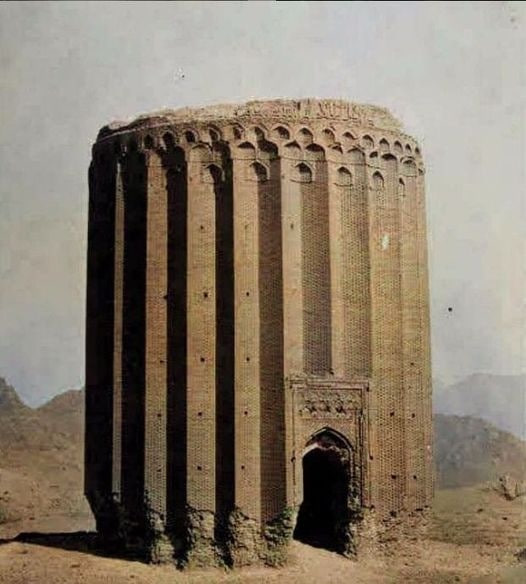 Unveiling History: The Toghrol Tower - A Timeless Icon in Rey, Iran (1063)