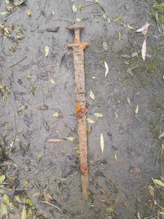 A Remarkable Discovery: Viking Sword Found Through Magnet Fishing in Oxfordshire