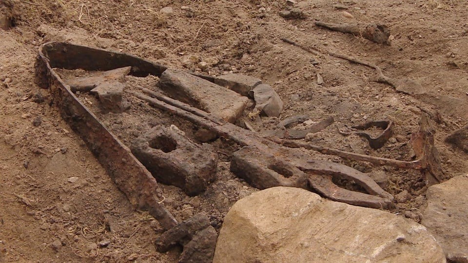 In Sogndalsdalen on Norway’s west coast, a well-stocked grave of a blacksmith from the Viking Age was discovered. 