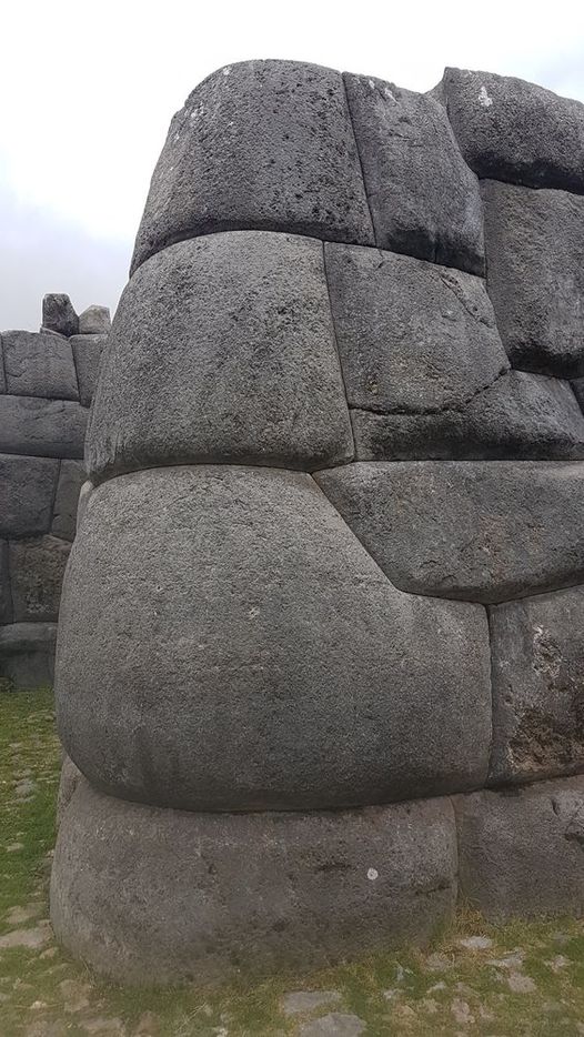 The Walls of Sacsayhuamán: A Testament to Inca Engineering