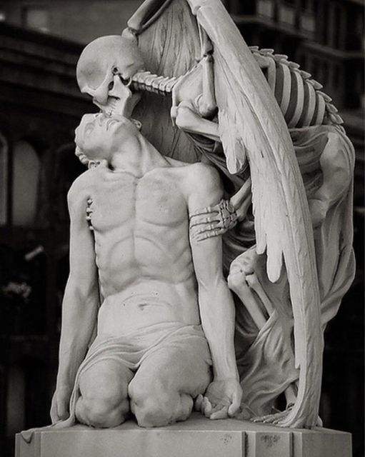  The Kiss of Death in Poblenou Cemetery