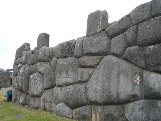Sacsayhuamán: Ruins of a Magnificent Inca Fortress