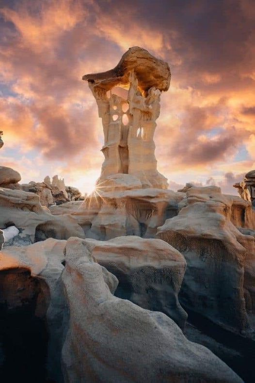 This bizarre sandstone structure is known as the "Alien Throne".