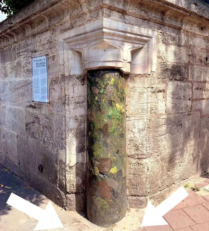 The Million Stone (all roads lead to Rome) in Sultanahmet in Constantinapolis (Istanbul) and this Green Pillar in Ottoman Istanbul had the same function.