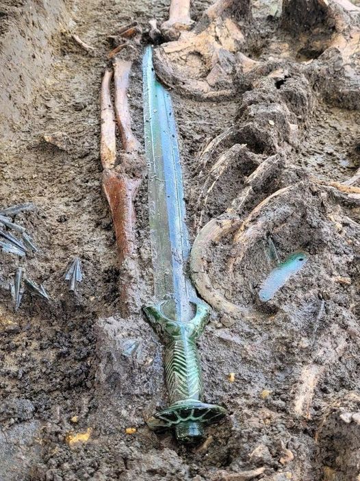 Well-preserved 3,000-year-old sword found in Germany