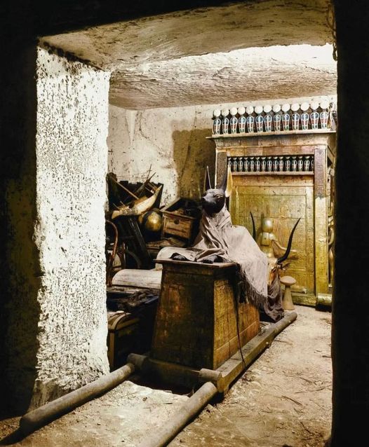The discovery of Tutankhamun in color pictures, 1922