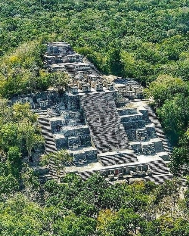 Calakmul: The Maya City of Two Adjacent Pyramids